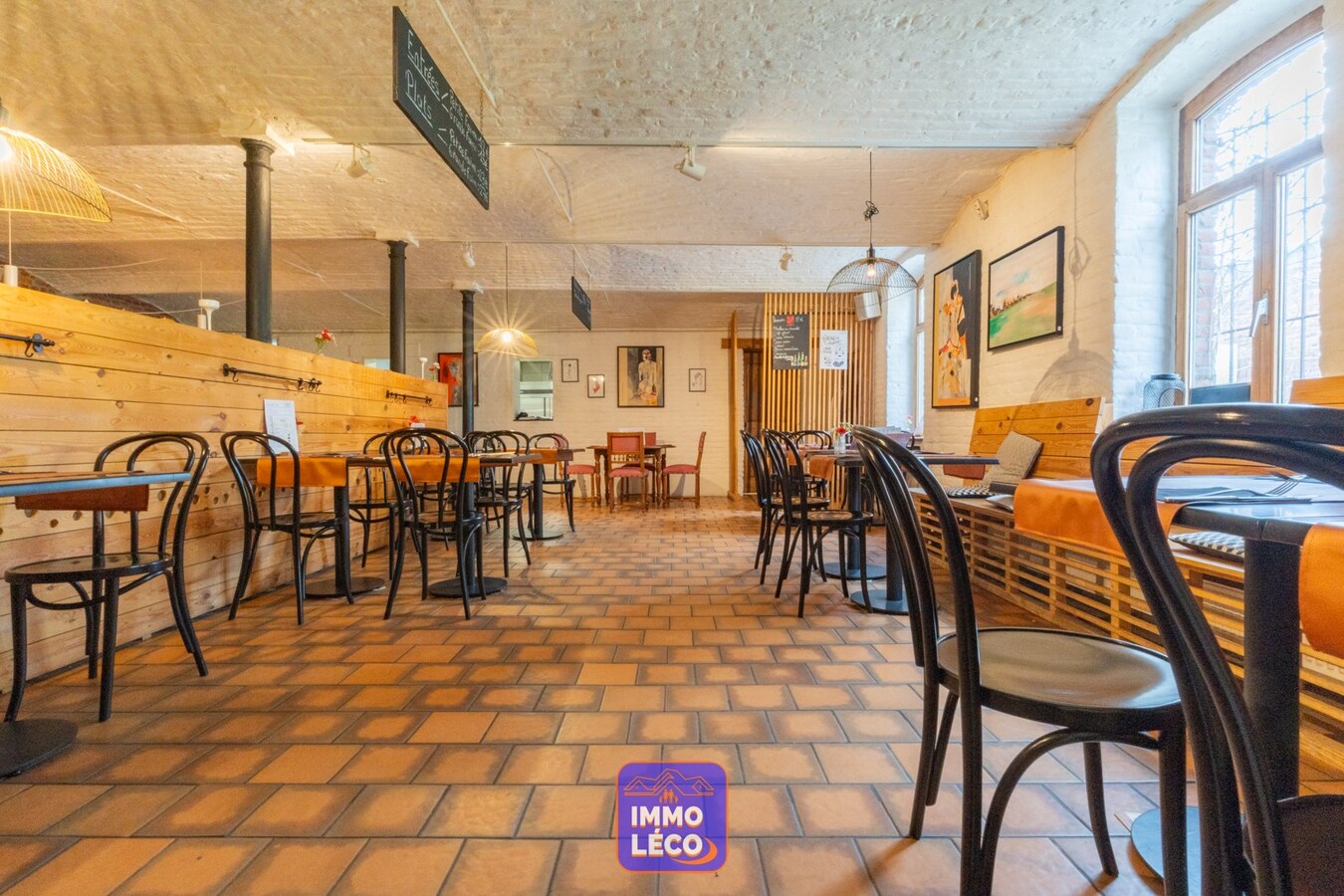 Ensemble immobilier avec restaurant, habitation, entrepôt et bureaux, IDEAL INVESTISSEURS !! 