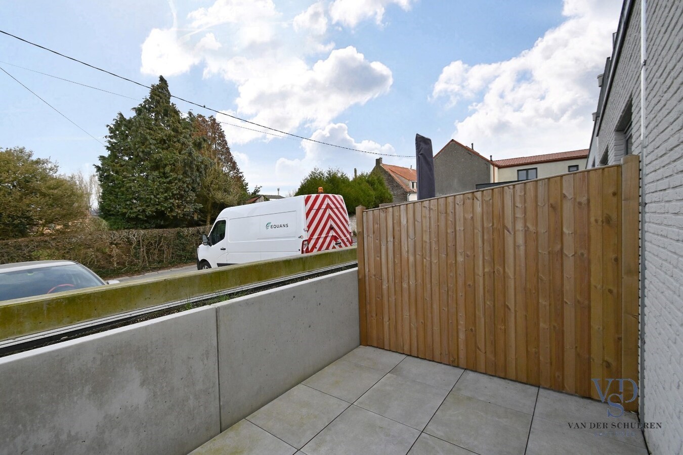 Gelijkvloers appartement met 2 terrassen. 