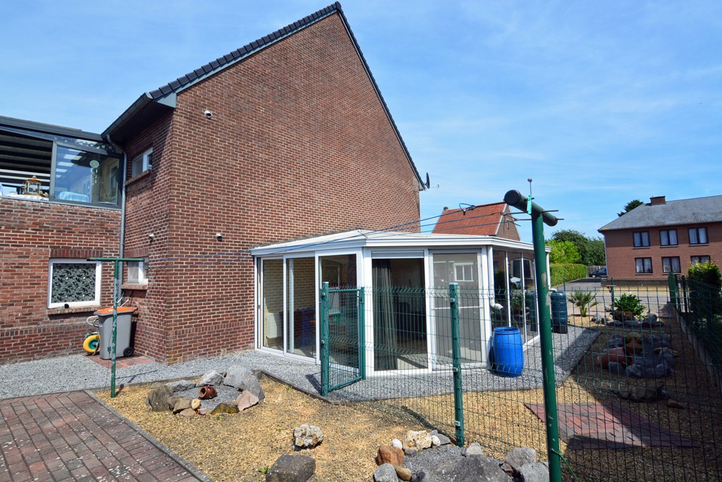 Gelijkvloers appartement met 3 slpks, veranda, tuin en garage 