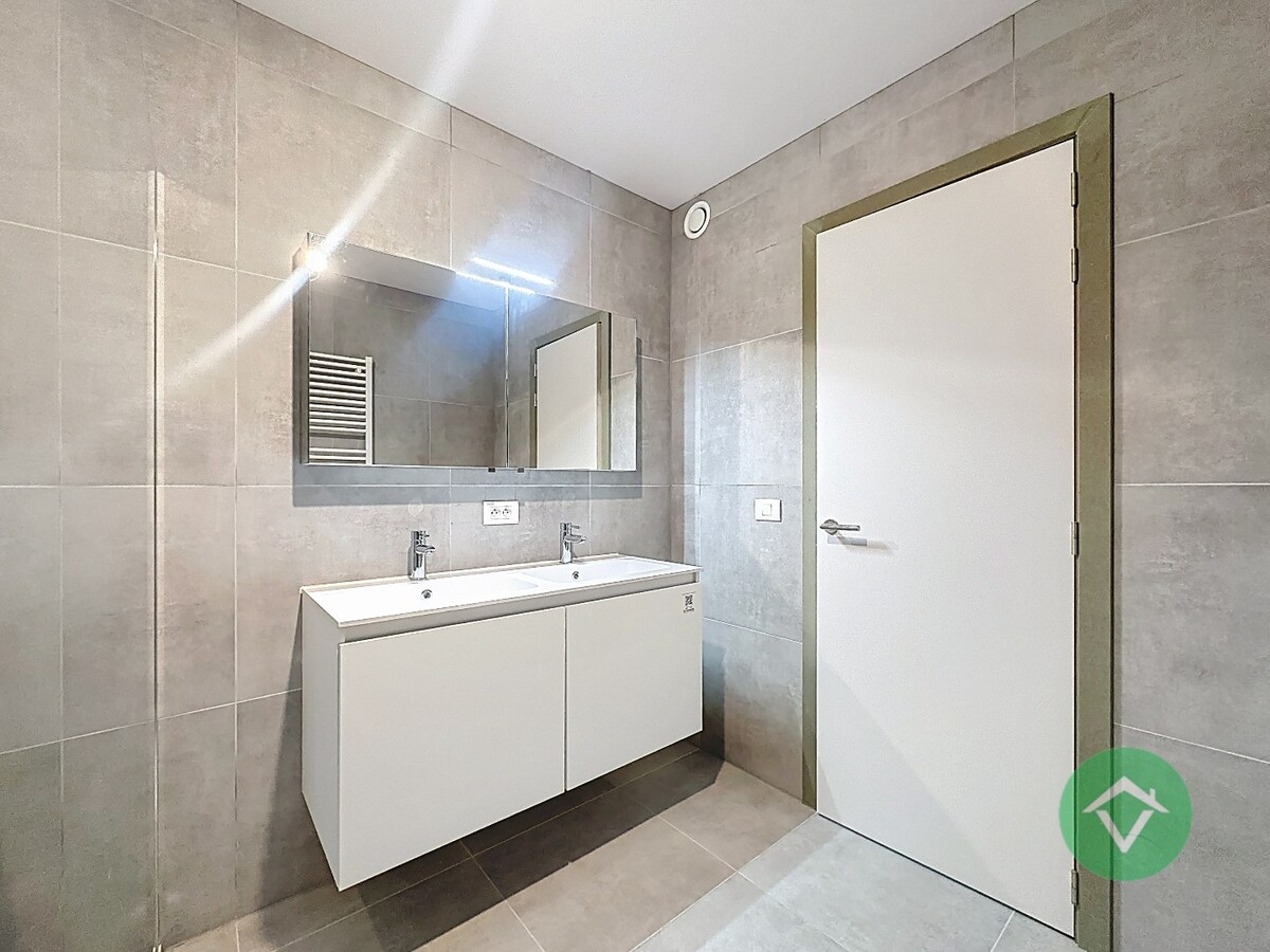 Wonen nabij jachthaven en zee - ruim appartement met terras en drie slaapkamers 