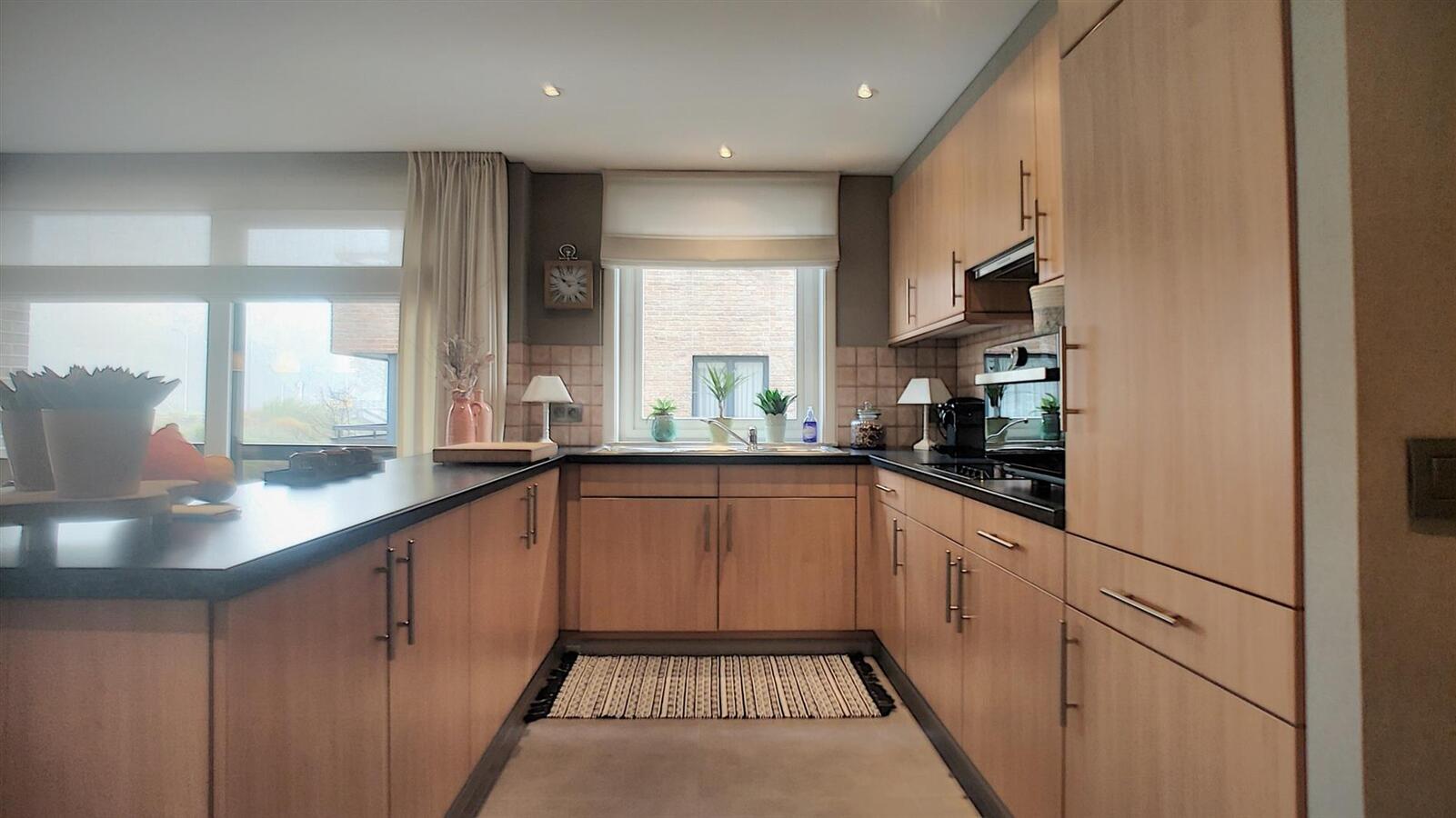 Gerenoveerd hoekappartement met mooi, open zicht - Heist 