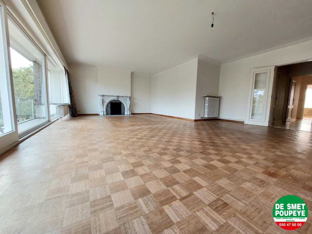 Ruim lichtrijk appartement van 147m² 