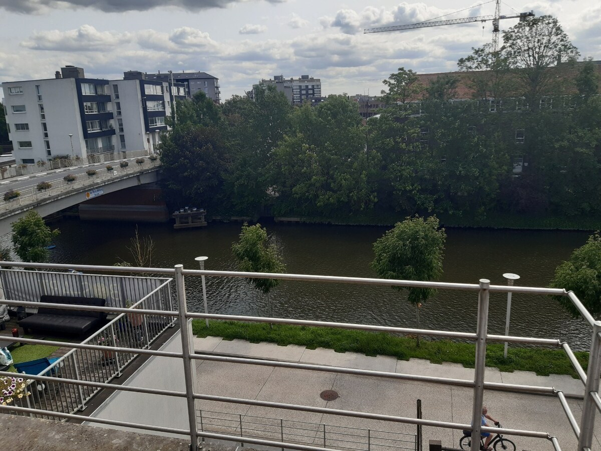 Tof dakappartement met aangenaam zonneterras. 