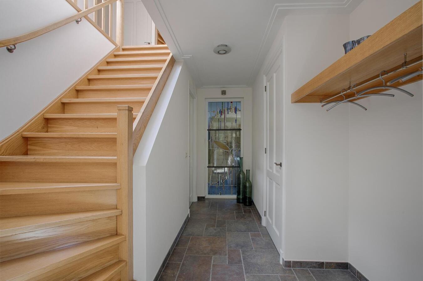 Luxe afgewerkt landhuis met gastenverblijf op een mooie locatie nabij het centrum van Hulsel gelegen op een perceel van 1264 M². 