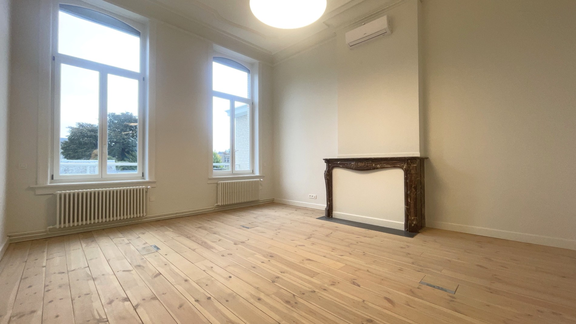 Exclusief kantoorgebouw te huur dichtbij de Leien in Antwerpen