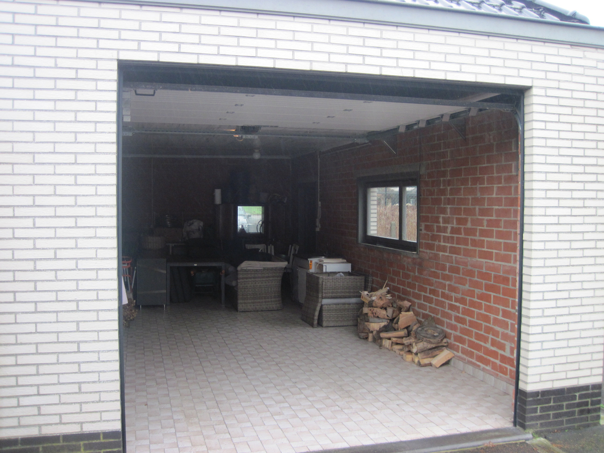 Stijlvolle en degelijke bungalow. Unieke ligging. 