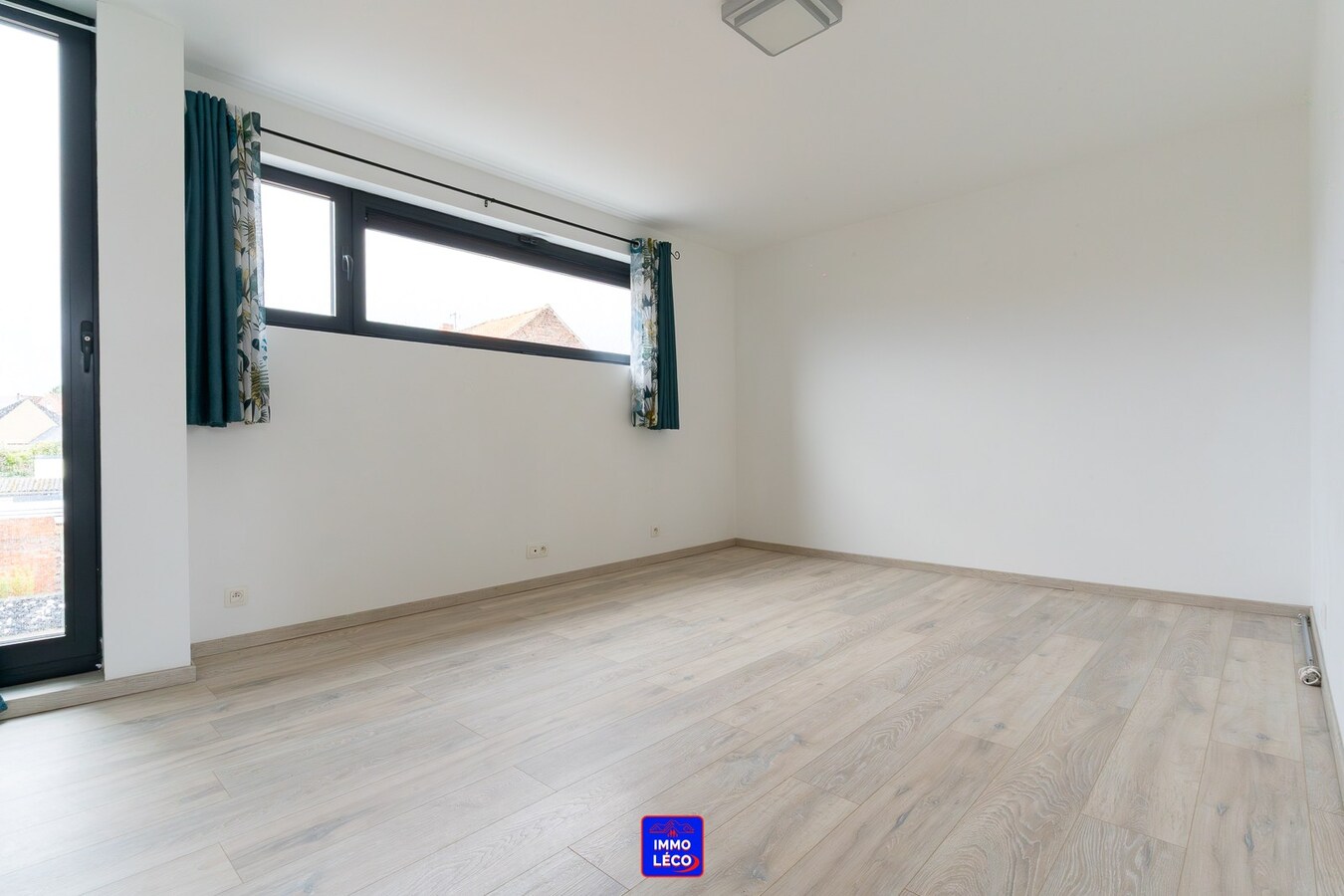 3 façades moderne avec garage, jardin, grand parking privé, COUP DE COEUR ! 