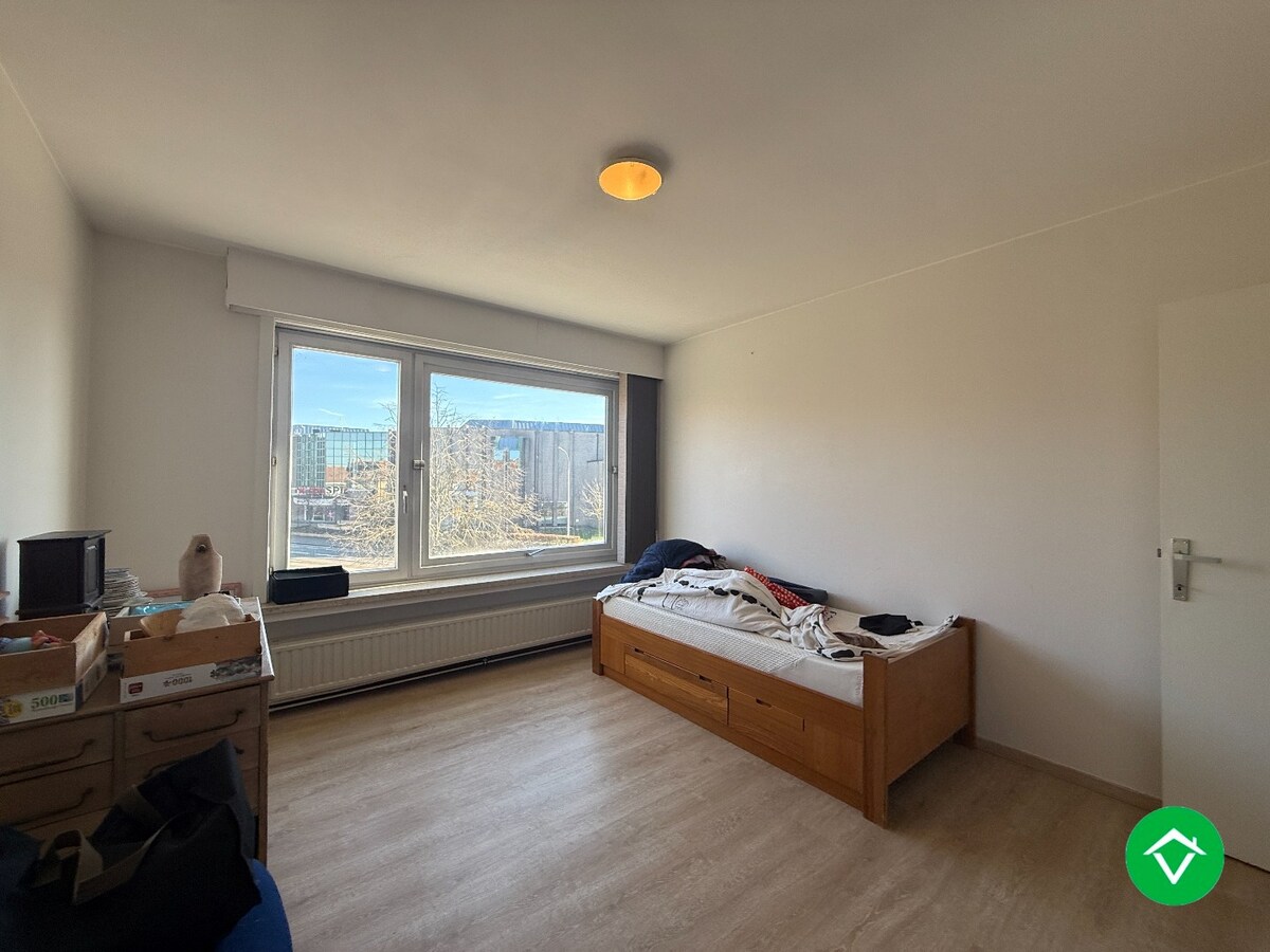 Instapklaar appartement met twee slaapkamers en garage te Roeselare 