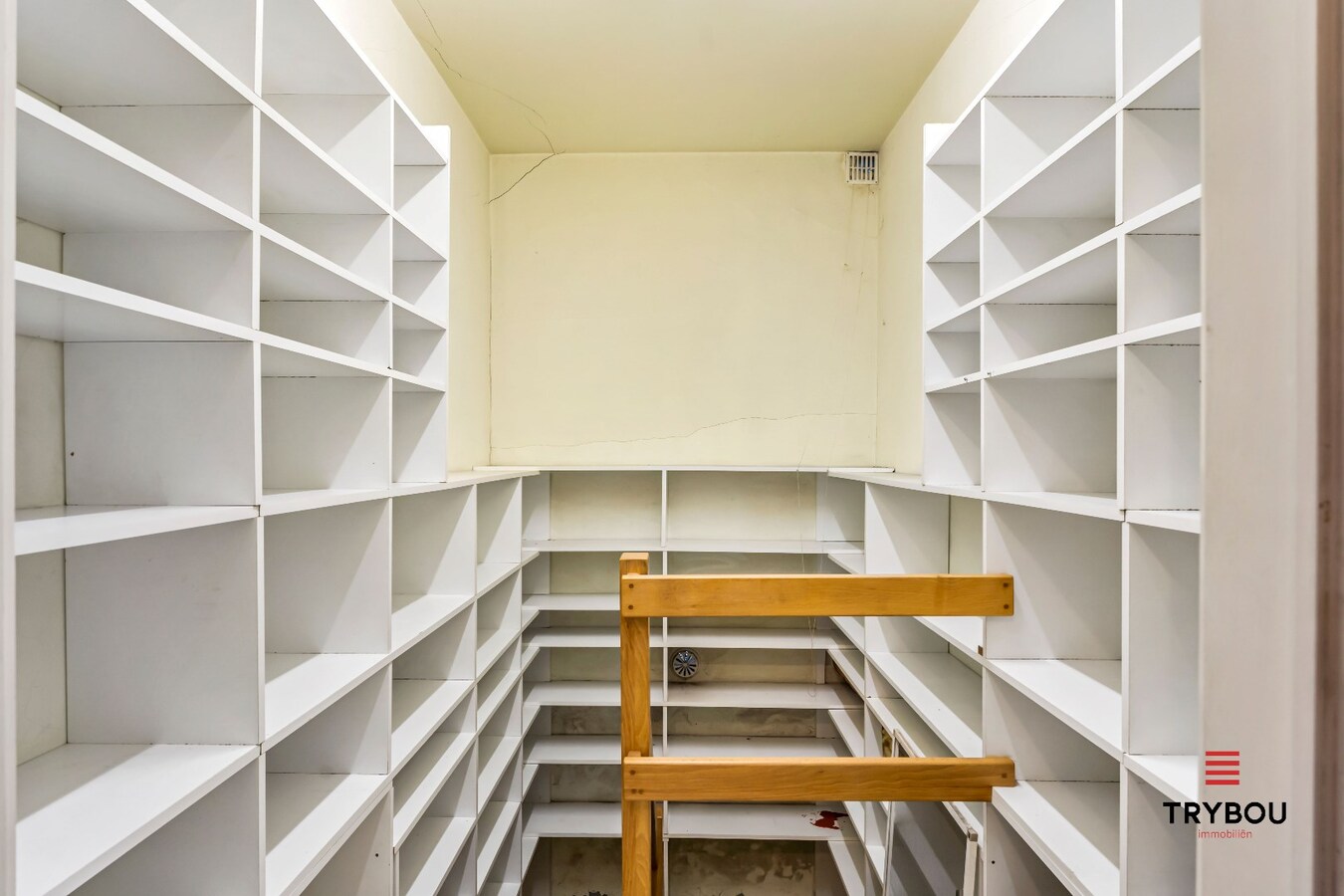 Statige, alleenstaande woning met rustige ligging te Ieper (Boezinge) 