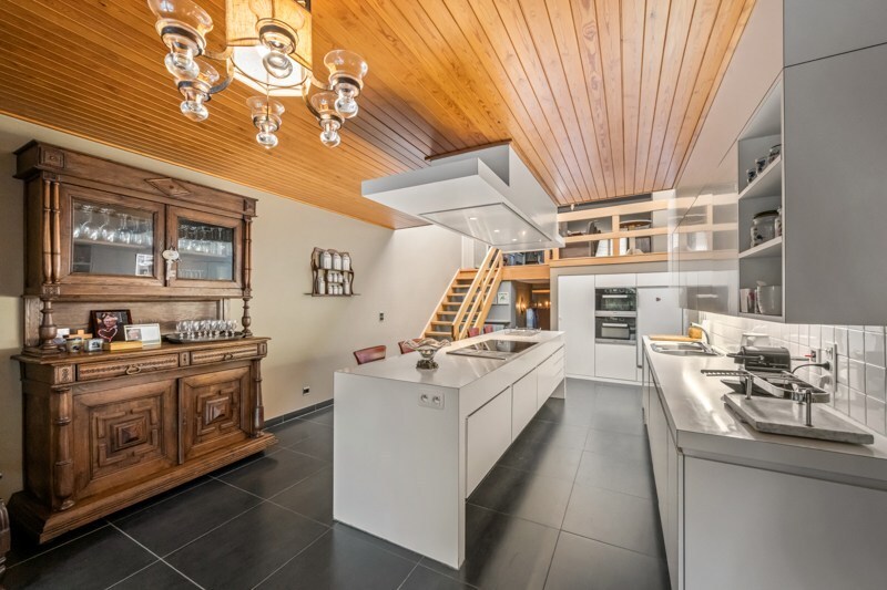 Veelzijdige woning met tuin en uitweg in Eernegem 