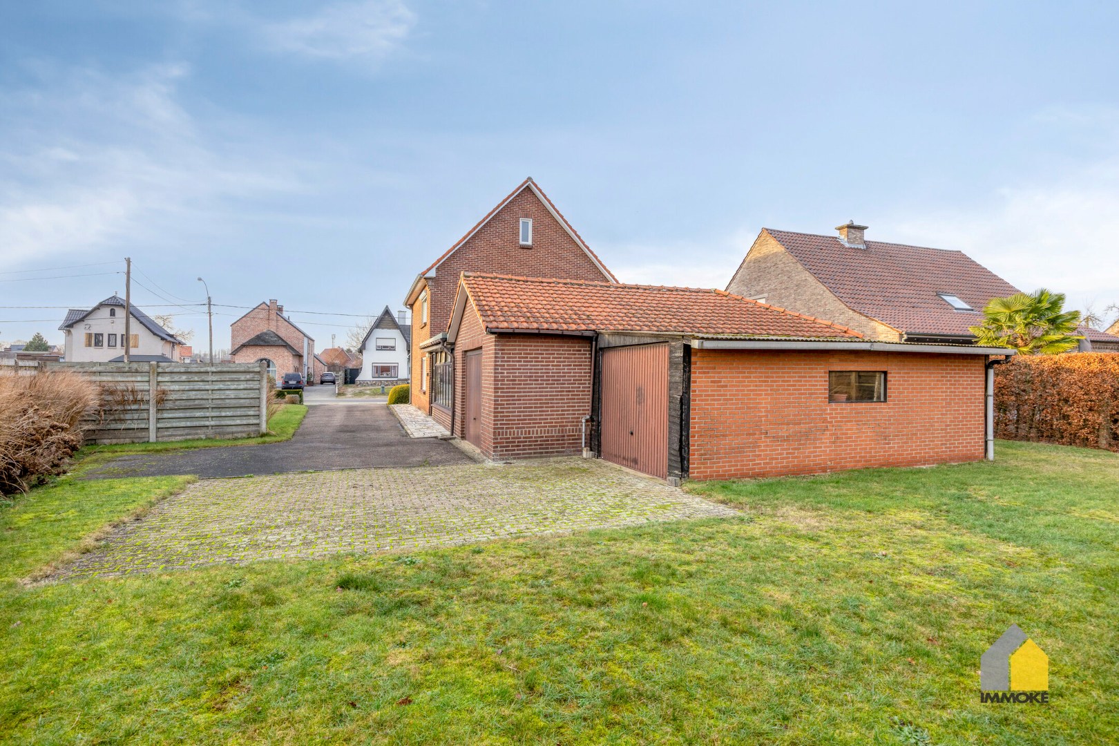 Op te frissen woning met 4 slpk op ruim perceel van 9 a 78 ca. 