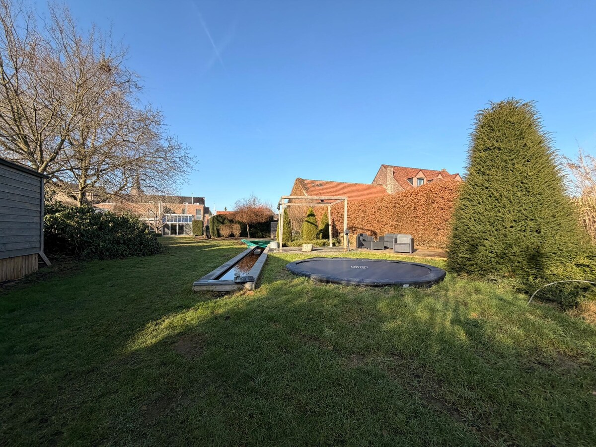 Instapklaar landhuis met bewezen B&amp;B, wellness, dierenfaciliteiten en uitzonderlijk privacy wonen en ondernemen in Maasmechelen. 