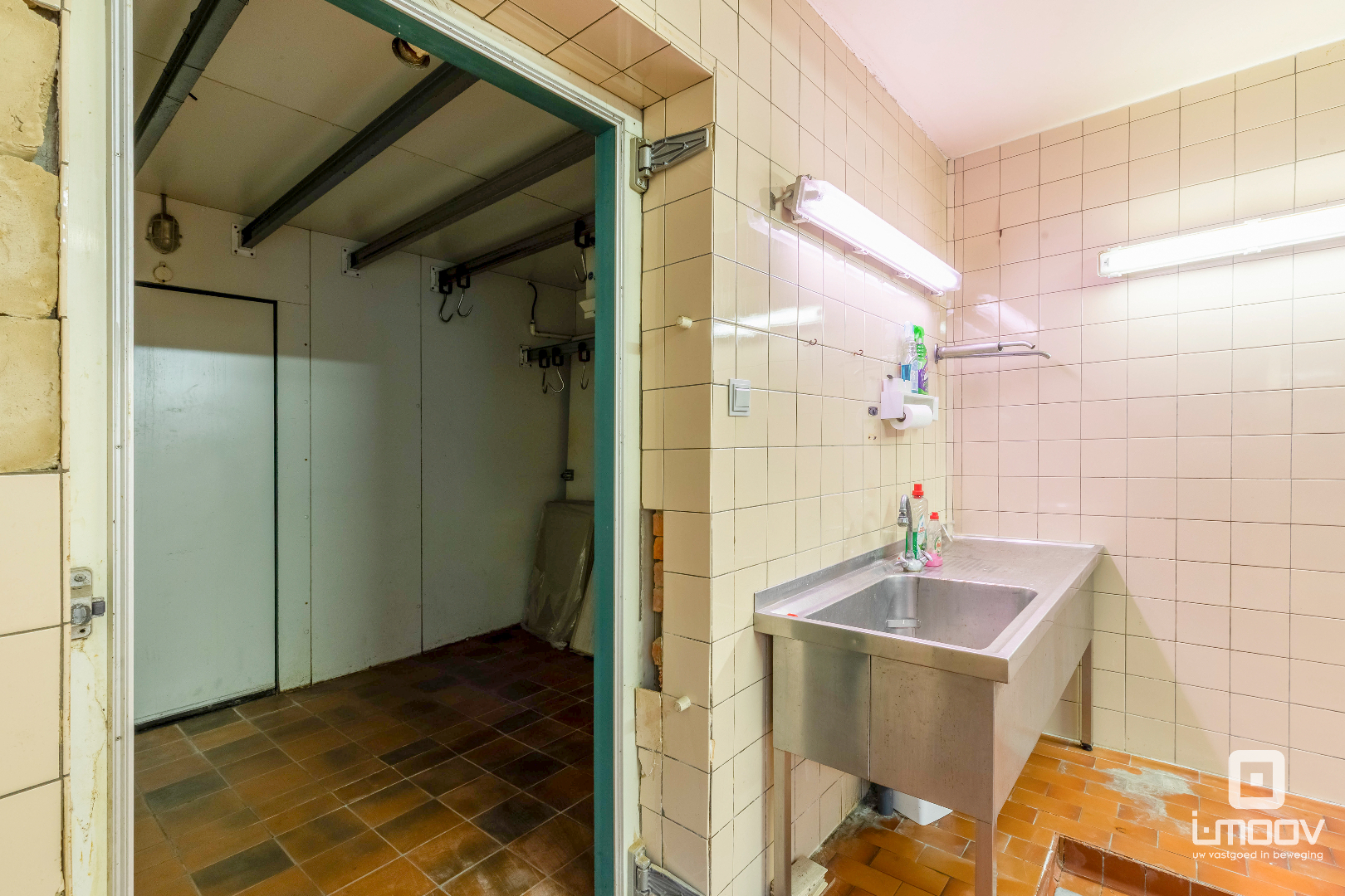 Ruime eigendom gemengd gebruik met 4 slaapkamers 