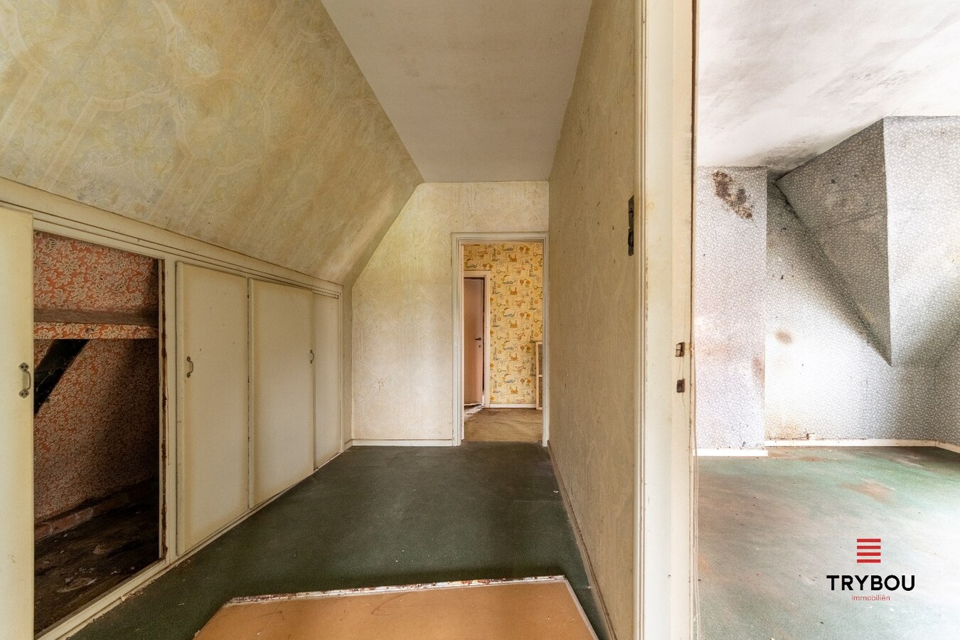 Te renoveren woning met bijgebouw en tuin in Houthulst 