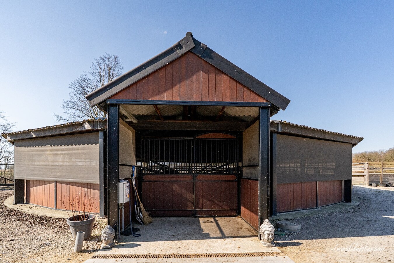 Complete paardenaccommodatie met studio op ca. 1,1ha te Bree 