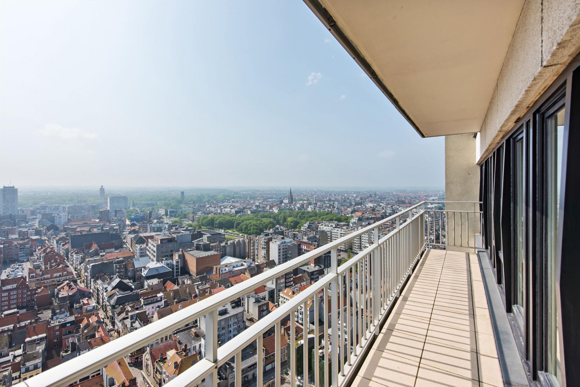 VAKANTIE APPARTEMENT MET 4 SLAAPKAMERS OP TOPLIGGING 