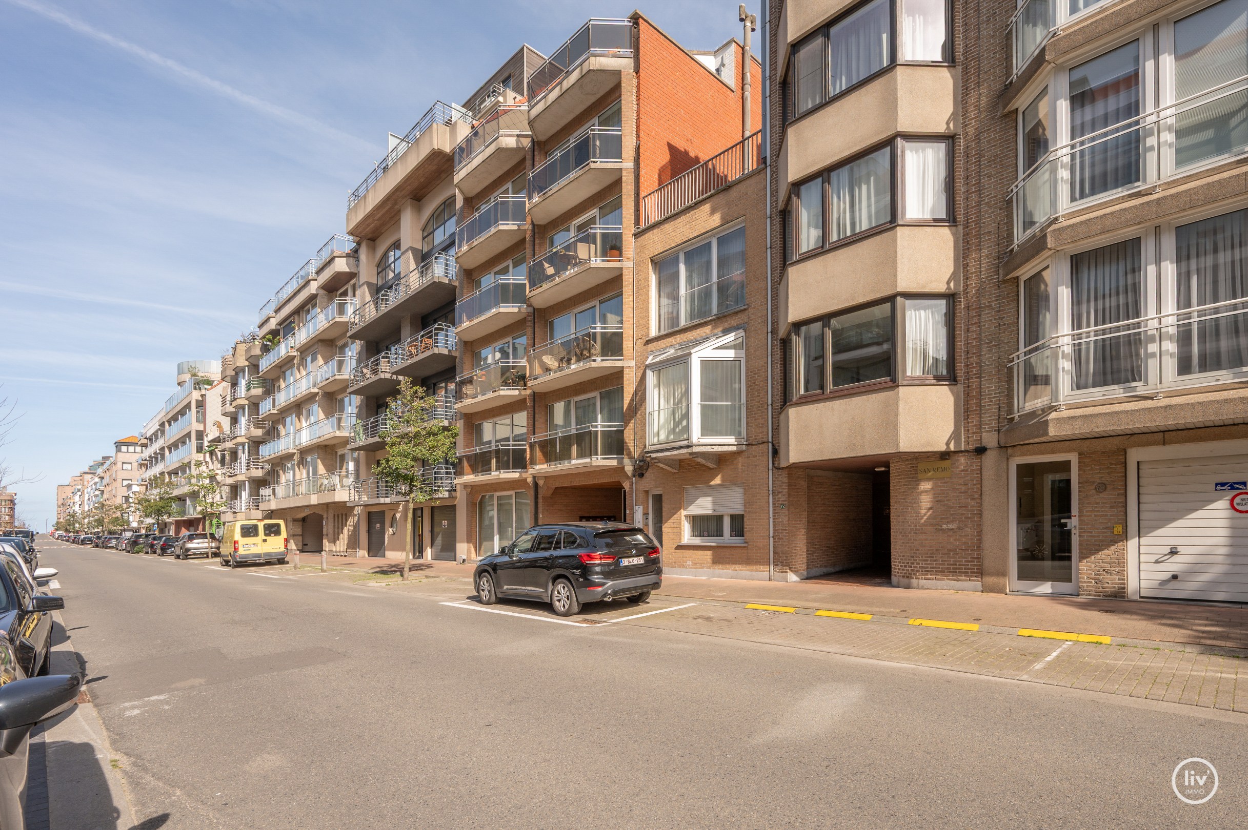 Parchtig afgewerkte penthouse met magnifieke terrassen van +/-40m2 en 3 ruime slaapkamers te Leopoldlaan gelegen. 