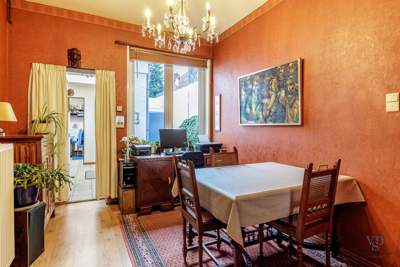 Karaktervolle woning met tuin op gunstige ligging. 