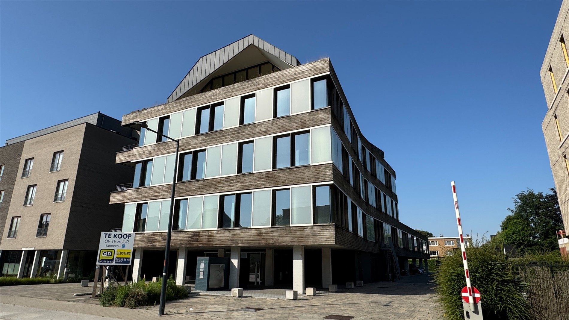 Kantoren te huur nabij oprit R4 in Wondelgem