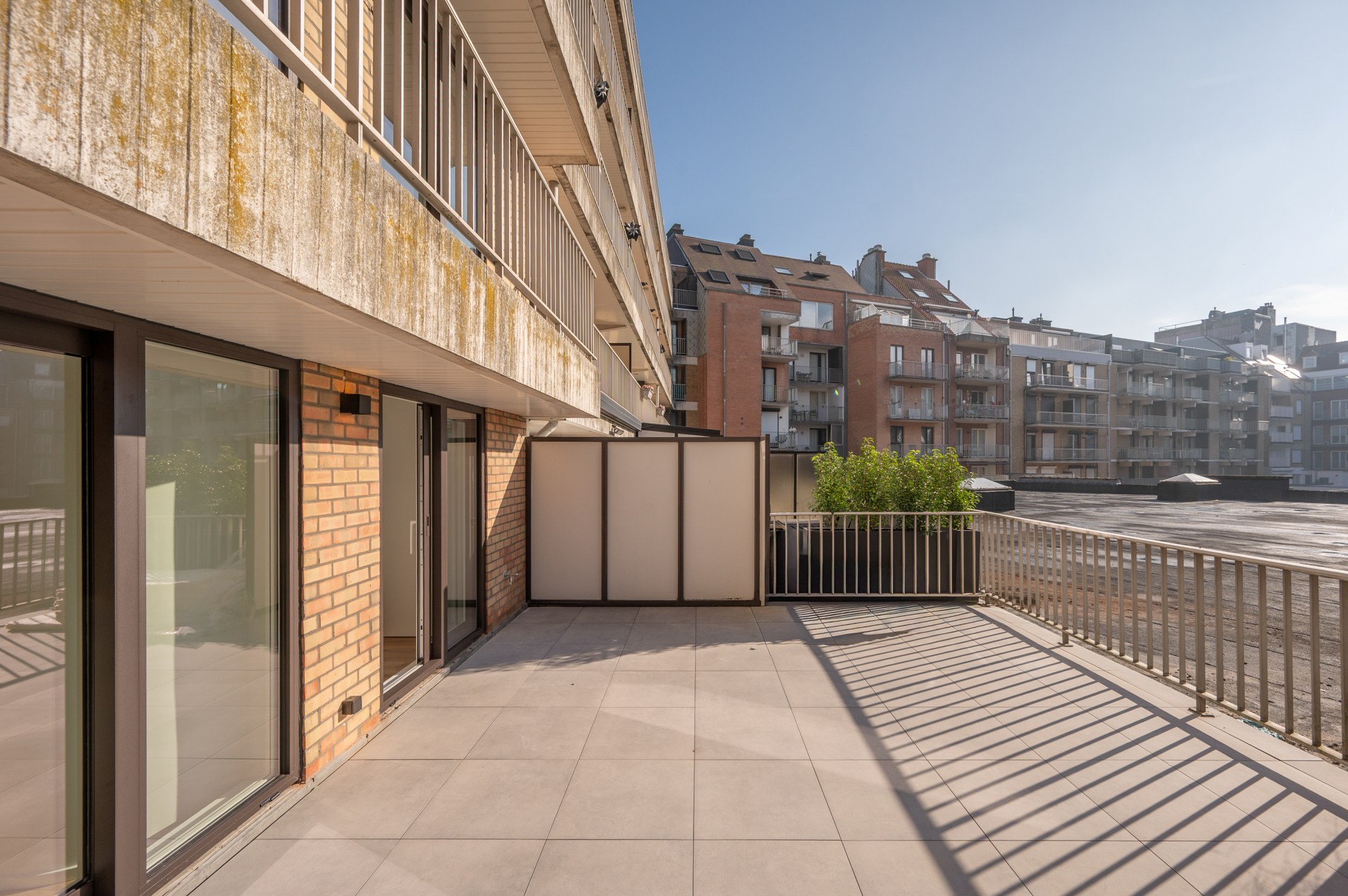 Exclusief gerenoveerd appartement met 3 slaapkamers te koop vlak bij het Albertstrand en het Lichtorenplein. 