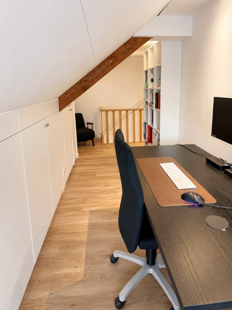 Gerenoveerde halfopen bebouwing met 4 slaapkamers, bureau, tuin en garage in Brasschaat 