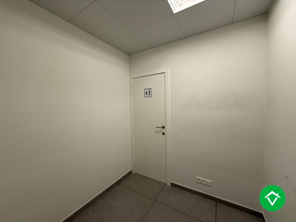 Ruim handelspand van 183m² op een centrale ligging te Roeselare 