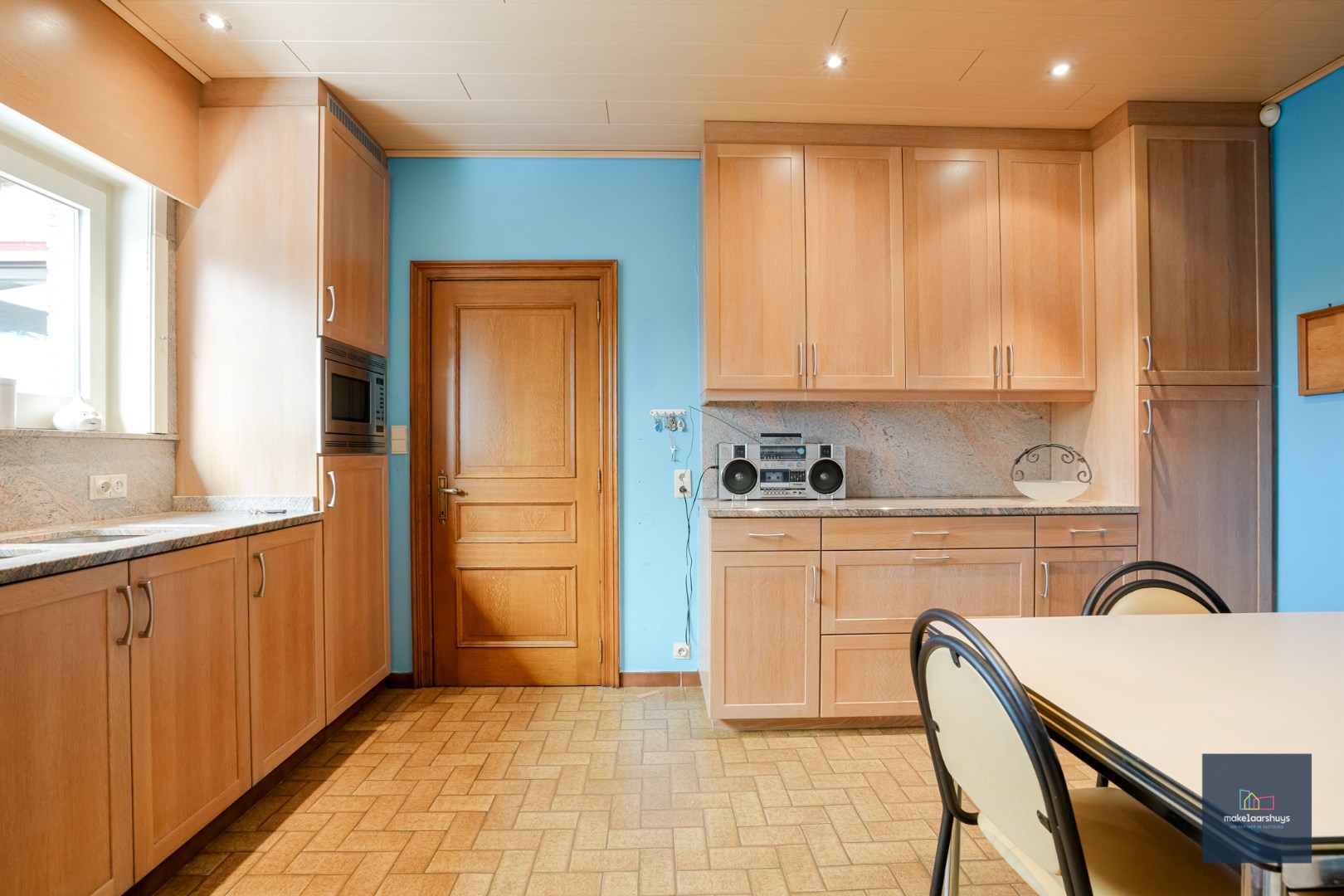 Ruime bungalow met garage op 1980m² grond 