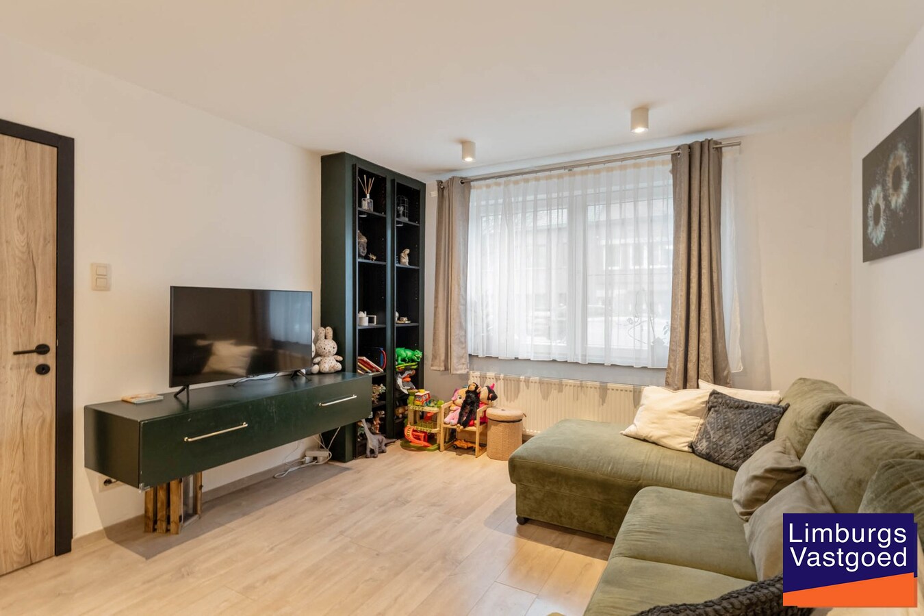 Stadswoning met 4 slpk, zuidgerichte tuin en garage, nabij kleine ring, station en Vredespark 