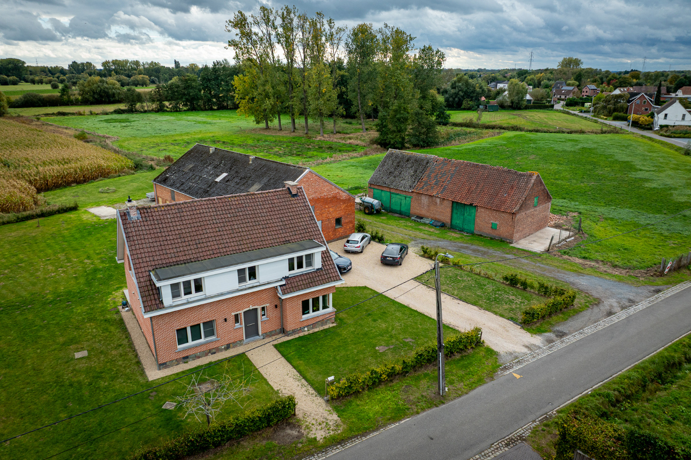 Landelijk gelegen eigendom met uitzonderlijk ruime bijgebouwen op een perceel van ca. 2,02 ha in Puurs-Sint-Amands BEZOEKDAG OP 14 NOVEMBER VAN 10U TOT 14U OP AFSPRAAK 