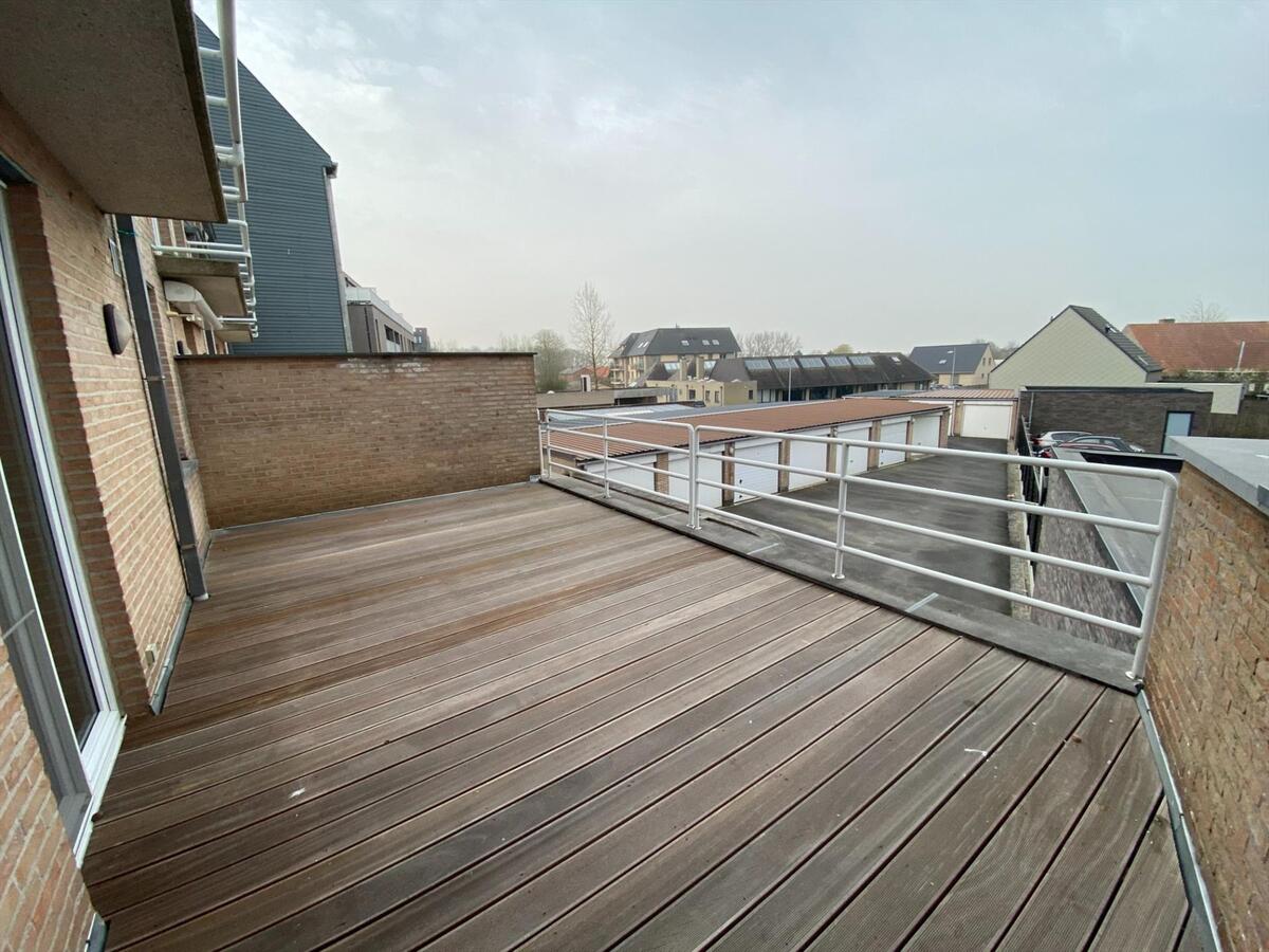 Uitstekend gelegen, ruim woonappartement met groot zonneterras 