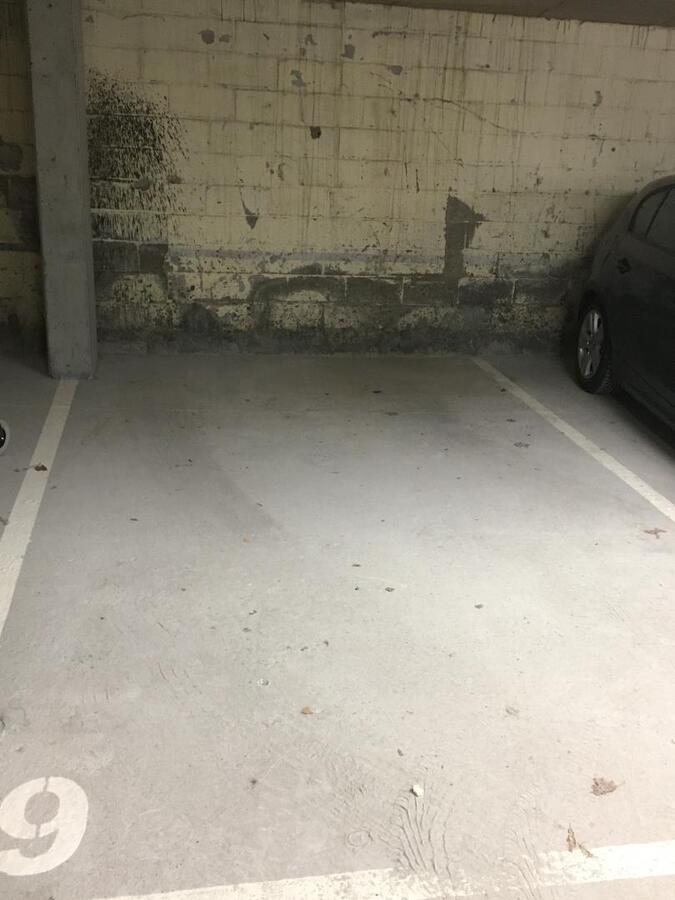 2 overdekte staanplaatsen in centrum Gavere   UITSTEKENDE INVESTERING !! 