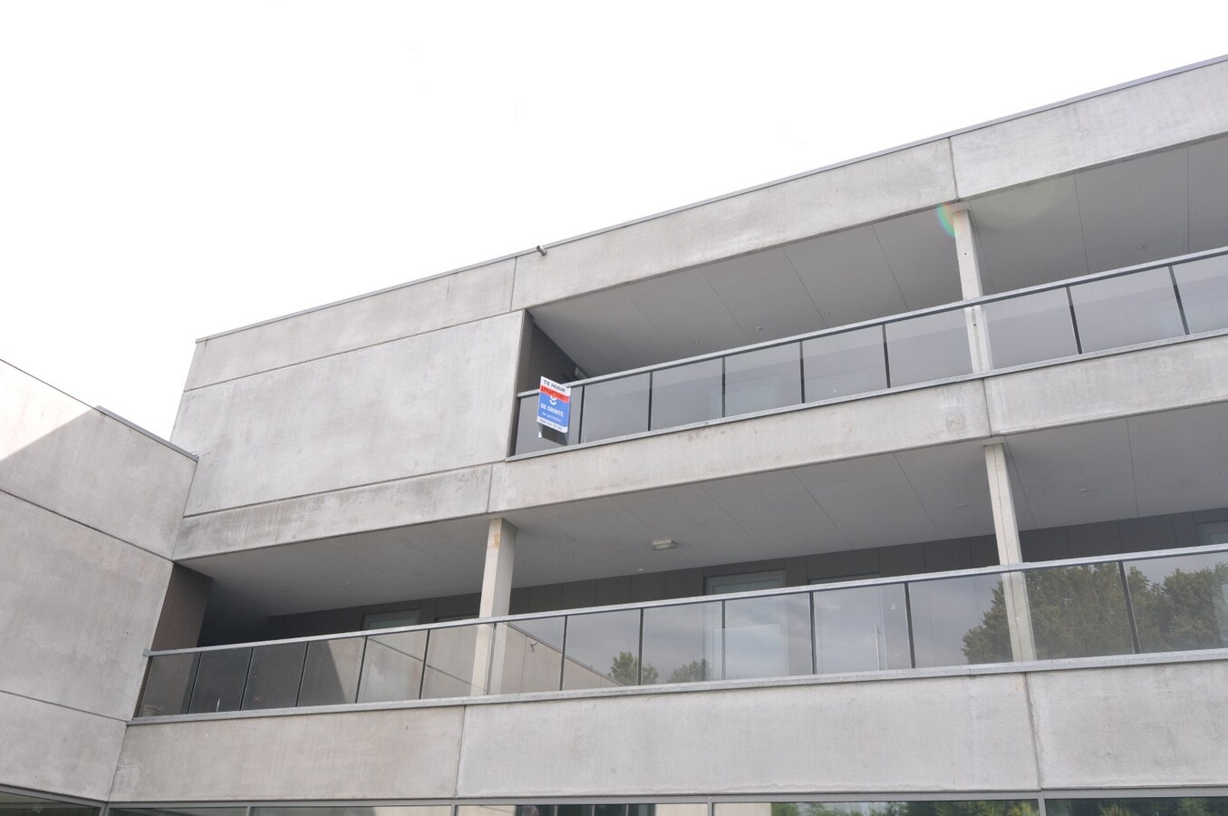 Modern appartement met 2 slaapkamers, ruim terras en airco 