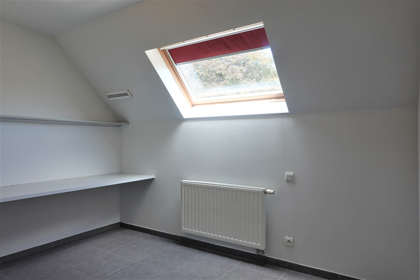 Appartement met autostaanplaats, fietsenberging en terras 