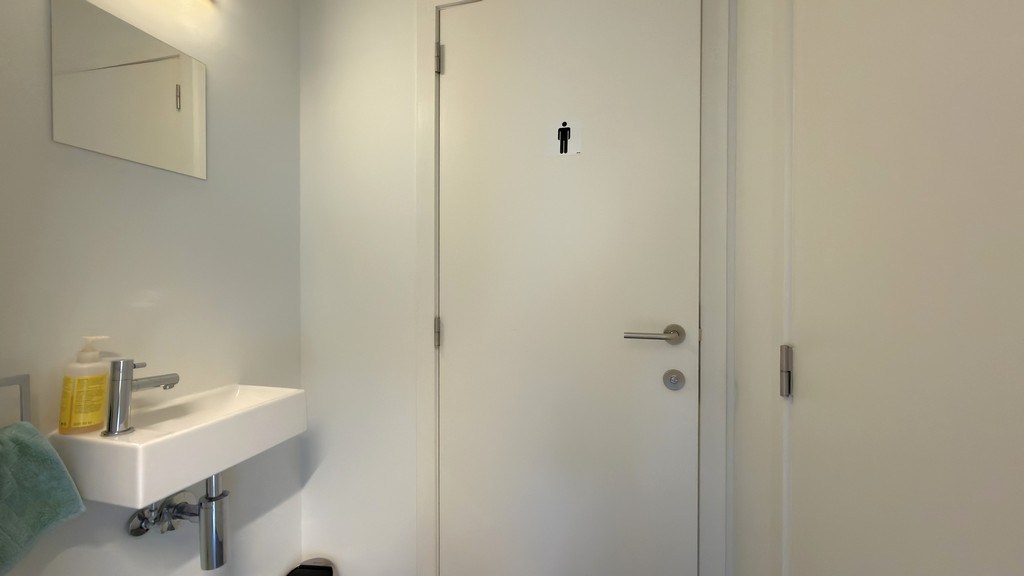 Lichtrijk kantoor te huur aan de Leien in Antwerpen