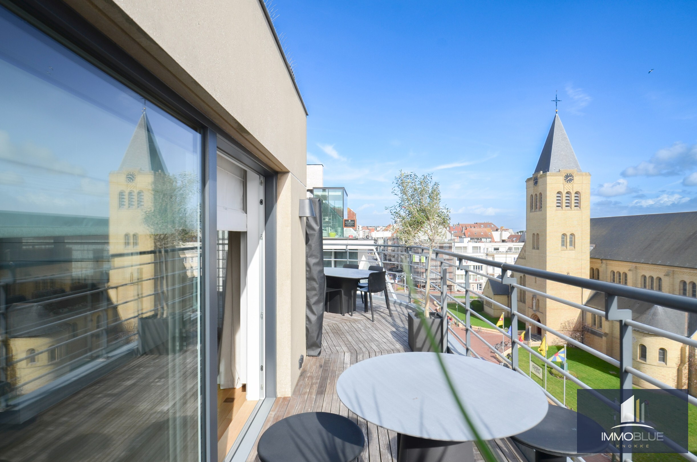 Uniek duplexappartement/penthouse met een weids uitzicht. 