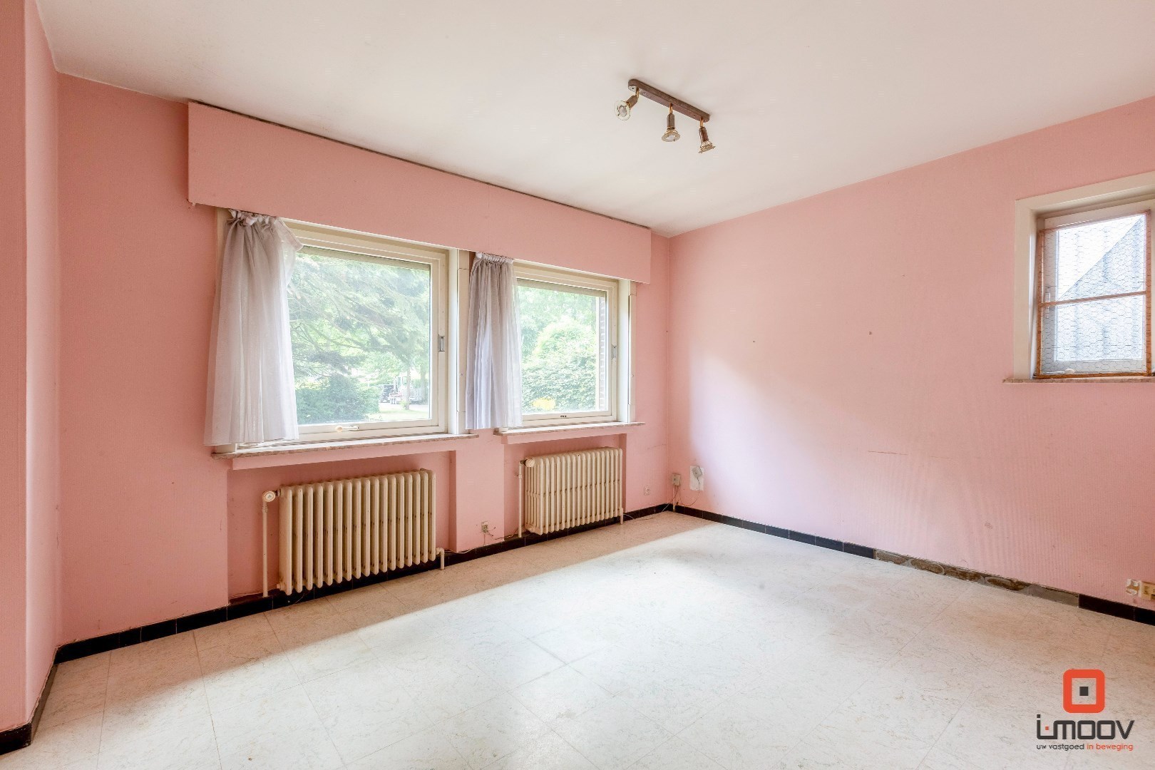 Te renoveren villa op toplocatie in Laarne 