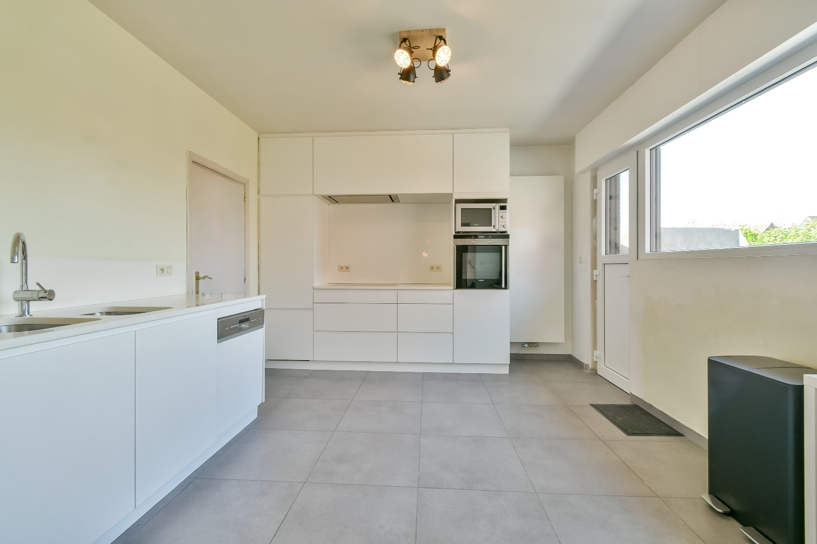 Licht en ruim wonen in Hooglede: instapklare woning! 