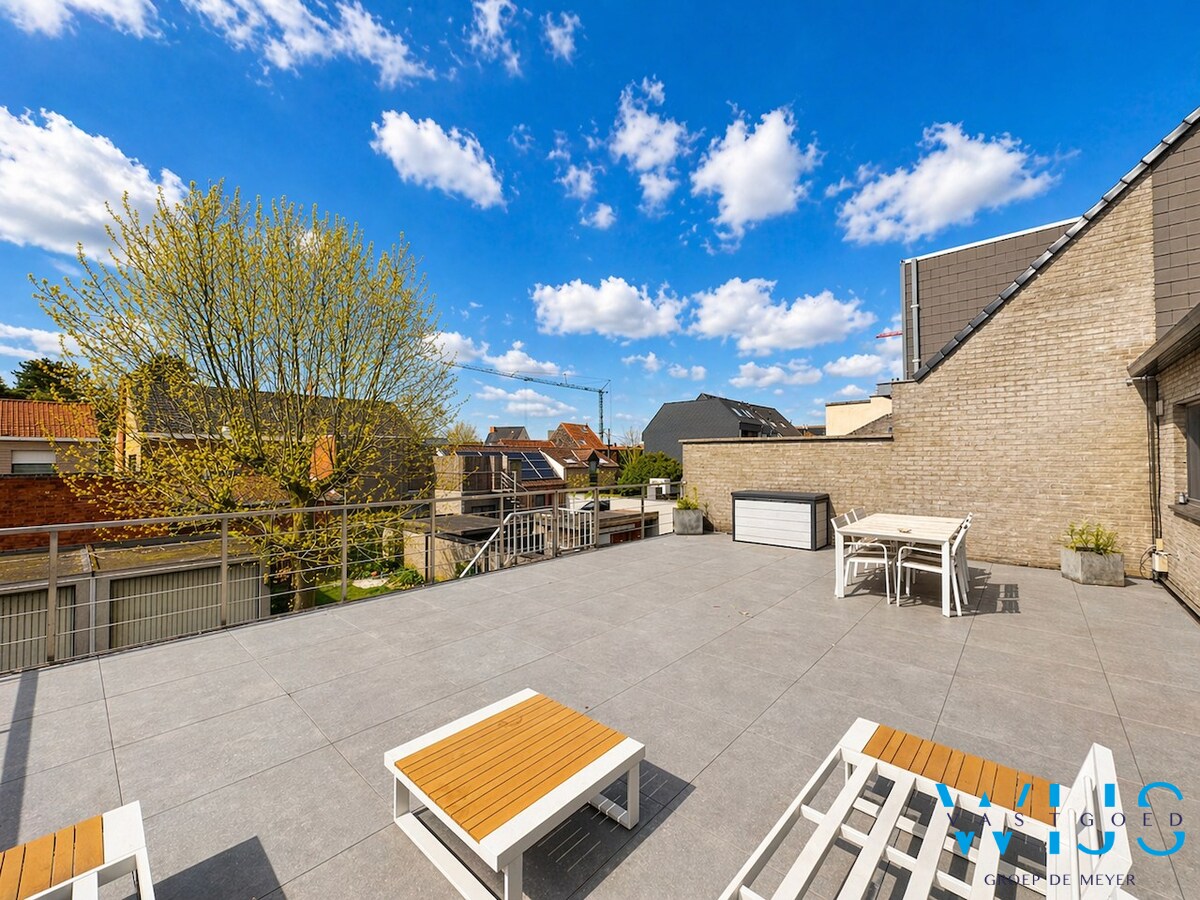 Instapklaar en verrassend ruim appartement op toplocatie in het centrum van Ertvelde! 