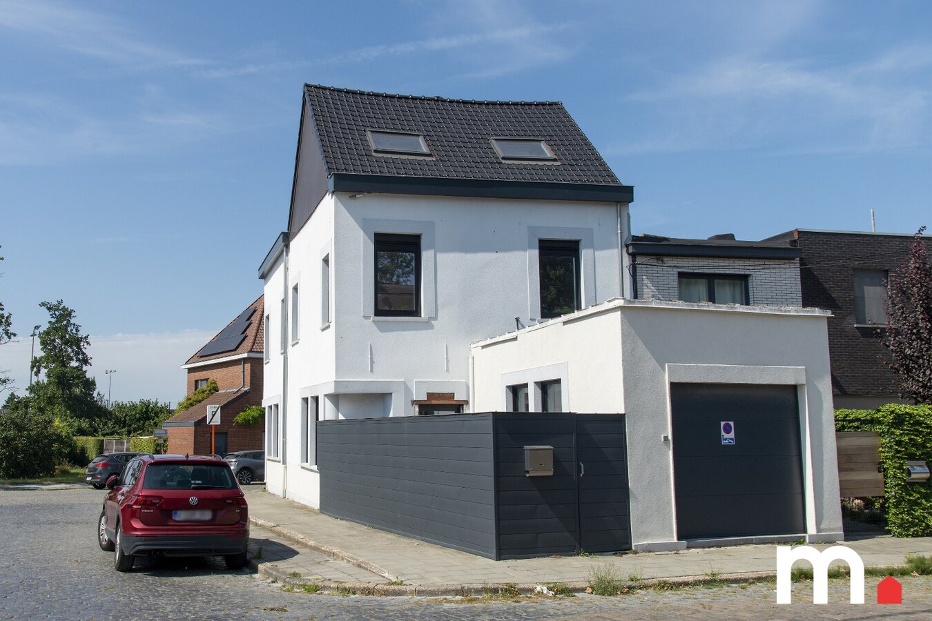 Instapklare gerenoveerde halfopen bebouwing op rustige ligging nabij het Astridpark ! 