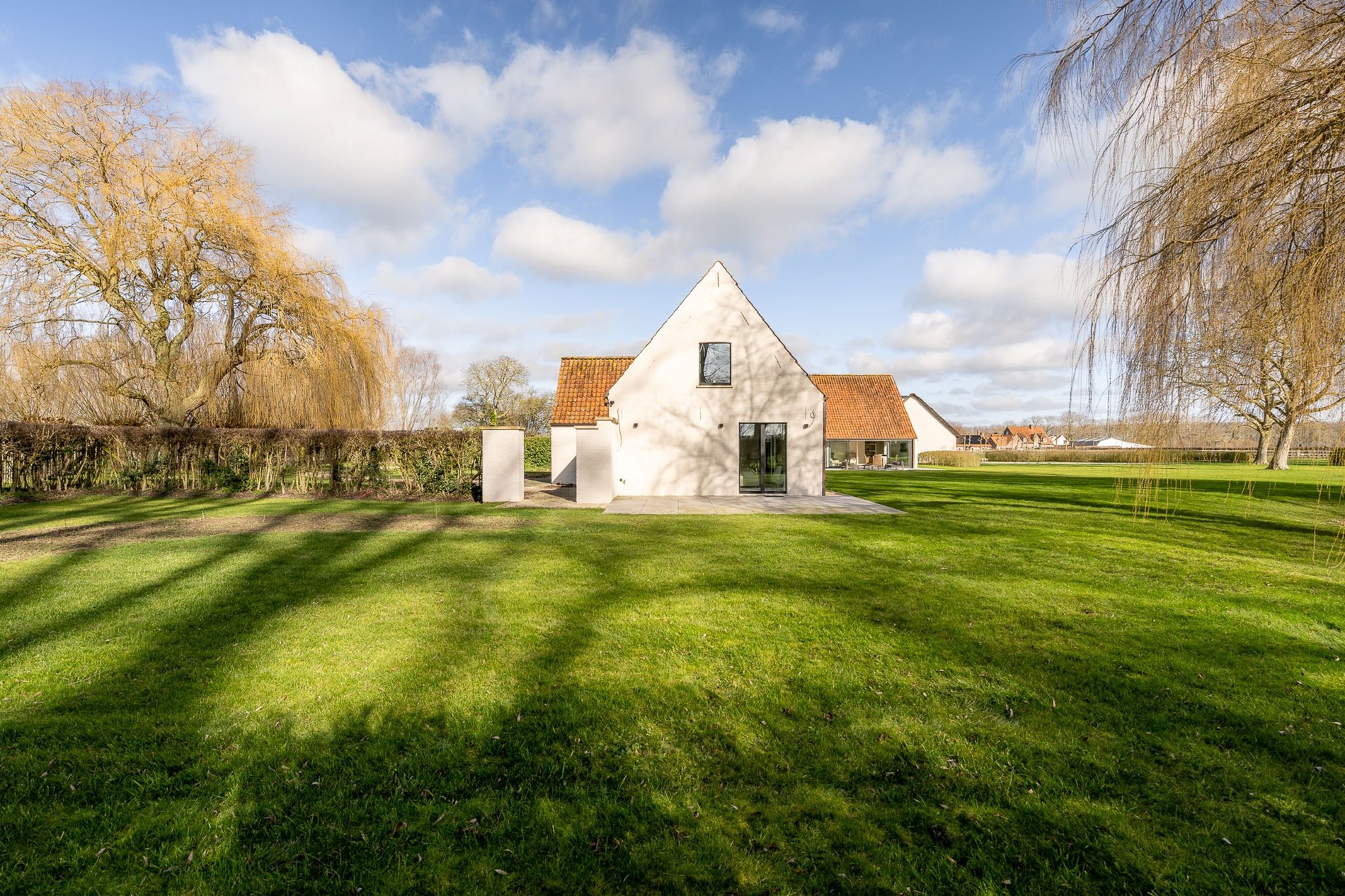 OPENDEURDAG Zaterdag 02/05 - 10u30 - 12u30 (Pereboomstraat 1 te Damme) : Uitzonderlijk gerenoveerde Hoeve met bijhuis op een domein van 1,5 hectare 