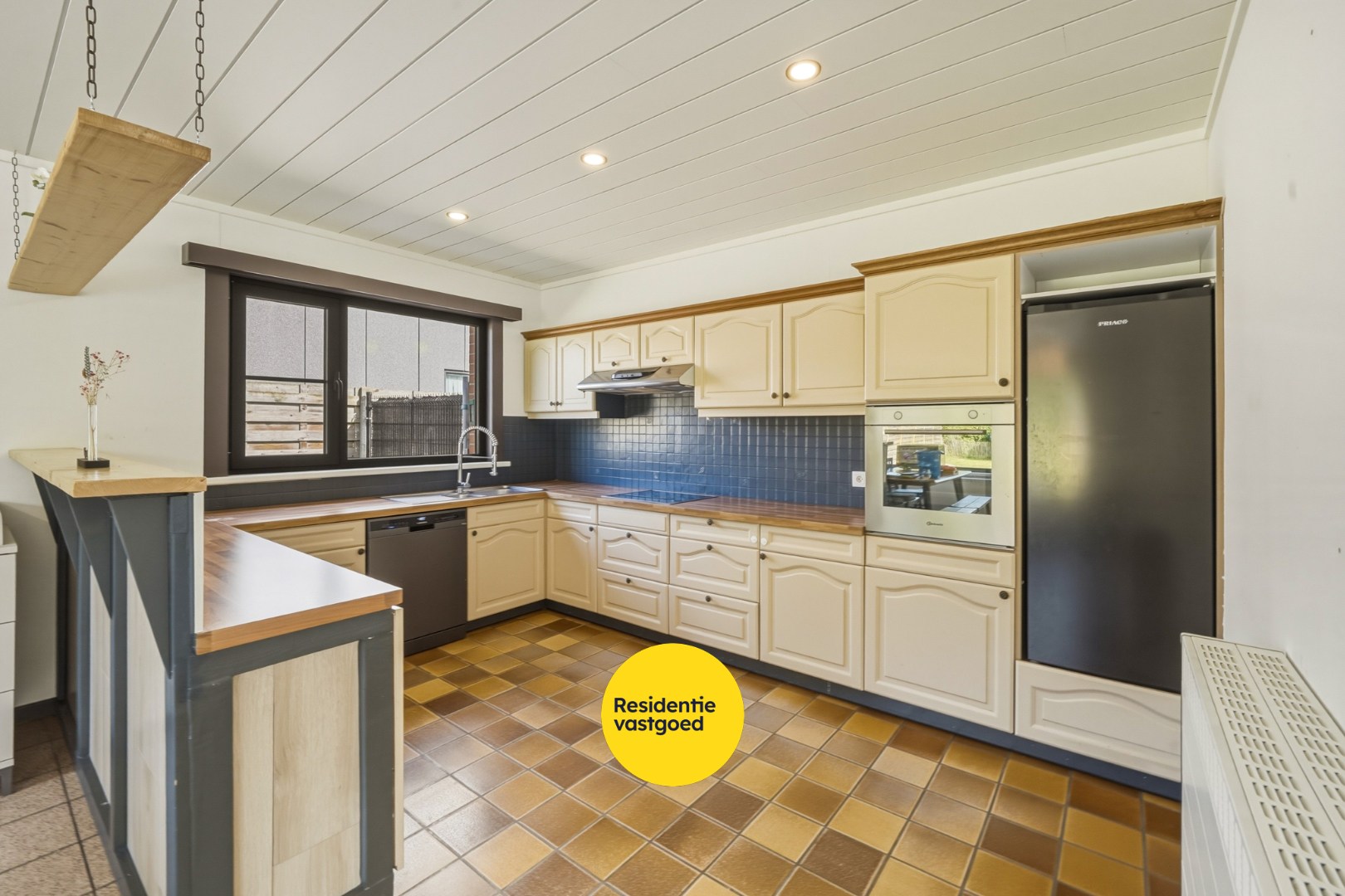 Instapklare ruime bungalow met zongerichte tuin in hartje Oudenburg! 