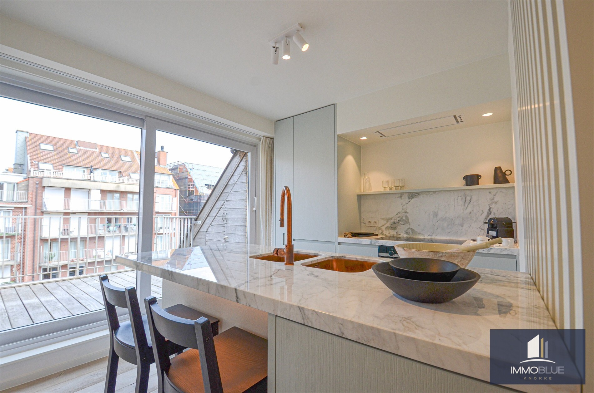 Appartement entièrement rénové avec deux grandes terrasses. 
