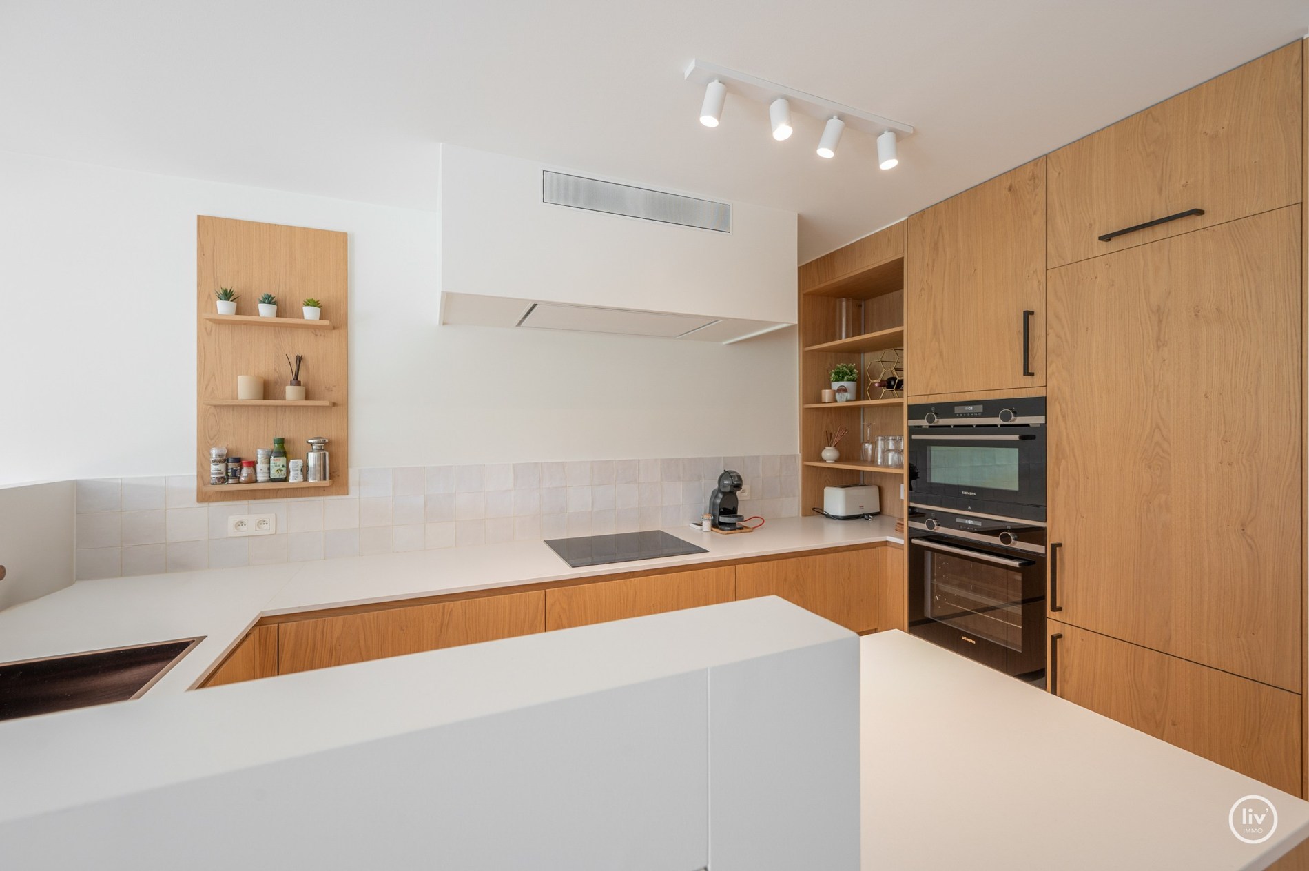 Magnifique appartement rénové de 2 chambres avec de belles vues sur le parc Yzer à Knokke. 