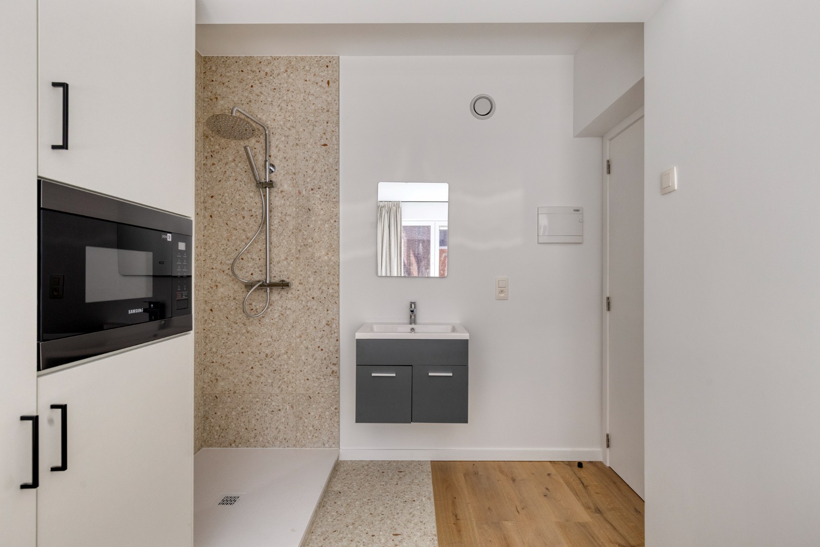 Volledig gerenoveerde studentenkamer in residentie met 15 studentenkamers en een 1slaapkamer appartement in hartje Leuven - EPC label A! 