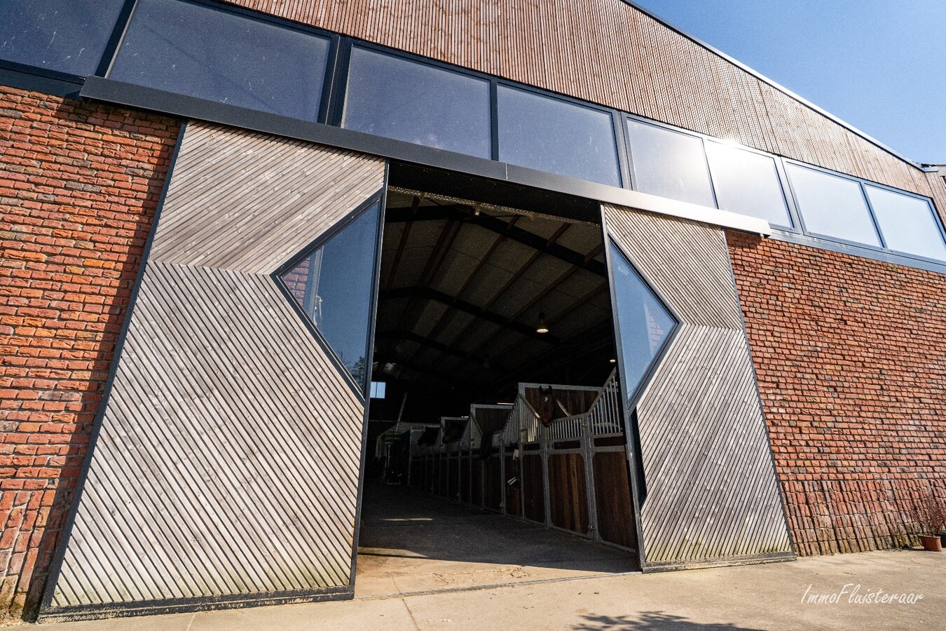 Complete paardenaccommodatie met studio op ca. 1,1ha te Bree 