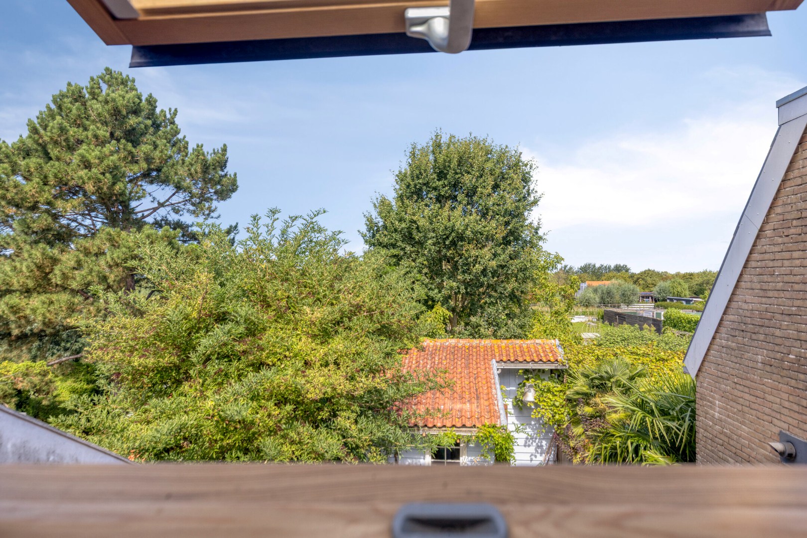 Sfeervol gerenoveerde dijkwoning met riante schuur. 
