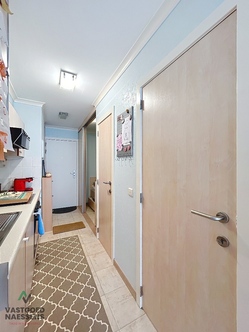 Studio prête à emménager avec vue latérale sur la mer 