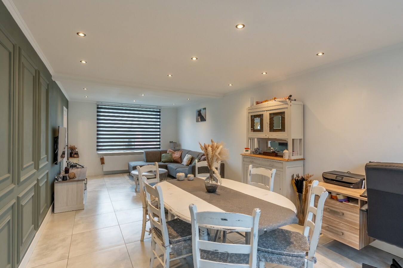 Ruime gerenoveerde woning met tuin en 3 slaapkamers in Dilsen-Stokkem. 