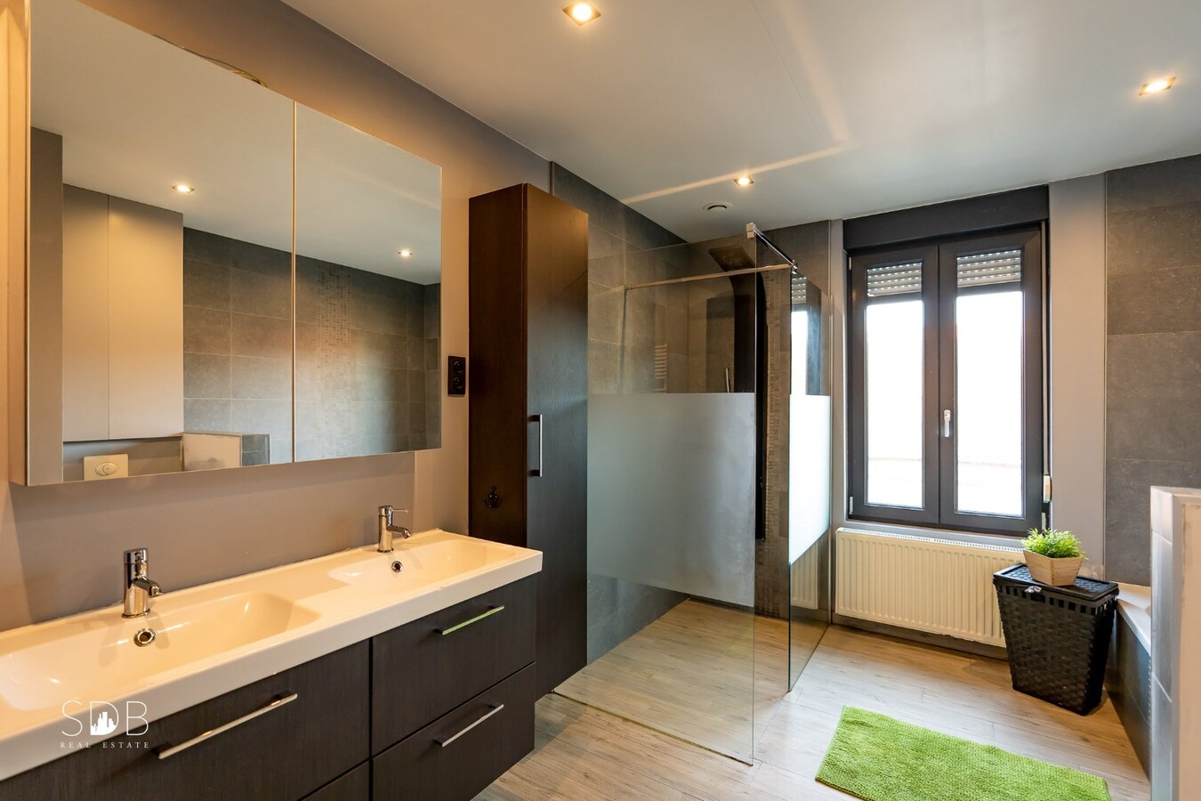 Hedendaagse gesloten bebouwing 