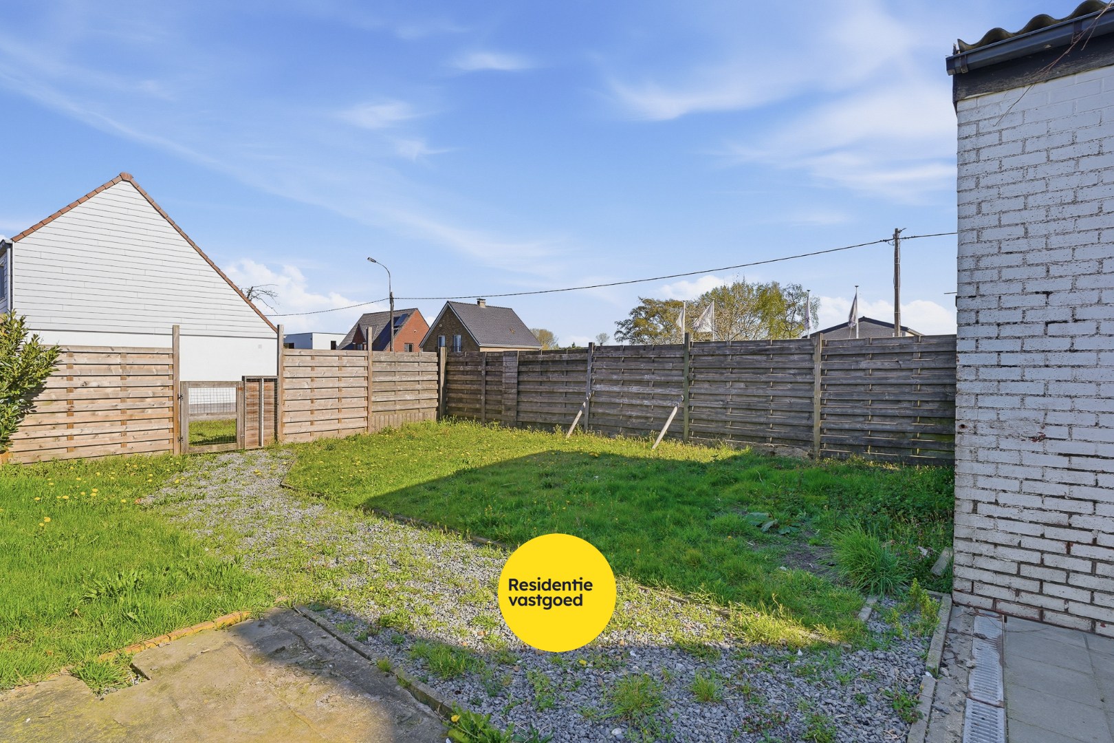 Te renoveren hoekwoning met 3 slaapkamers, tuin en centrale ligging in Ichtegem 